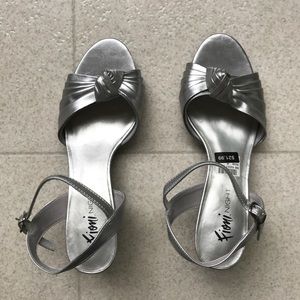 New silver dressy heel